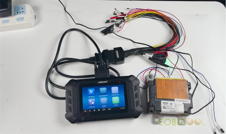 obdstar-p50- reset-airbag-with-godiag-tricode-cable-3